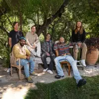 What Lovers Do by Maroon 5 - XtraFM Costa Blanca Radio